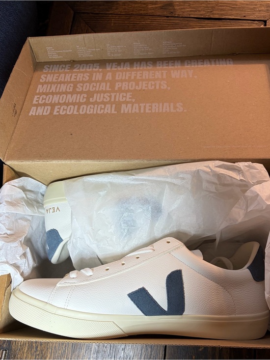 Veja Shoes - Veja White Leather Sneakers with Navy V Logo